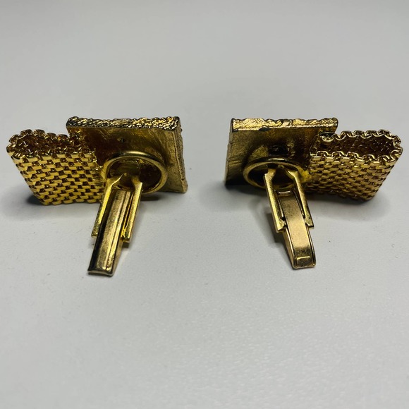 60s Art Deco Gold Tone Cufflinks and Tie Tack Set with Green Stone - Picture 5 of 9